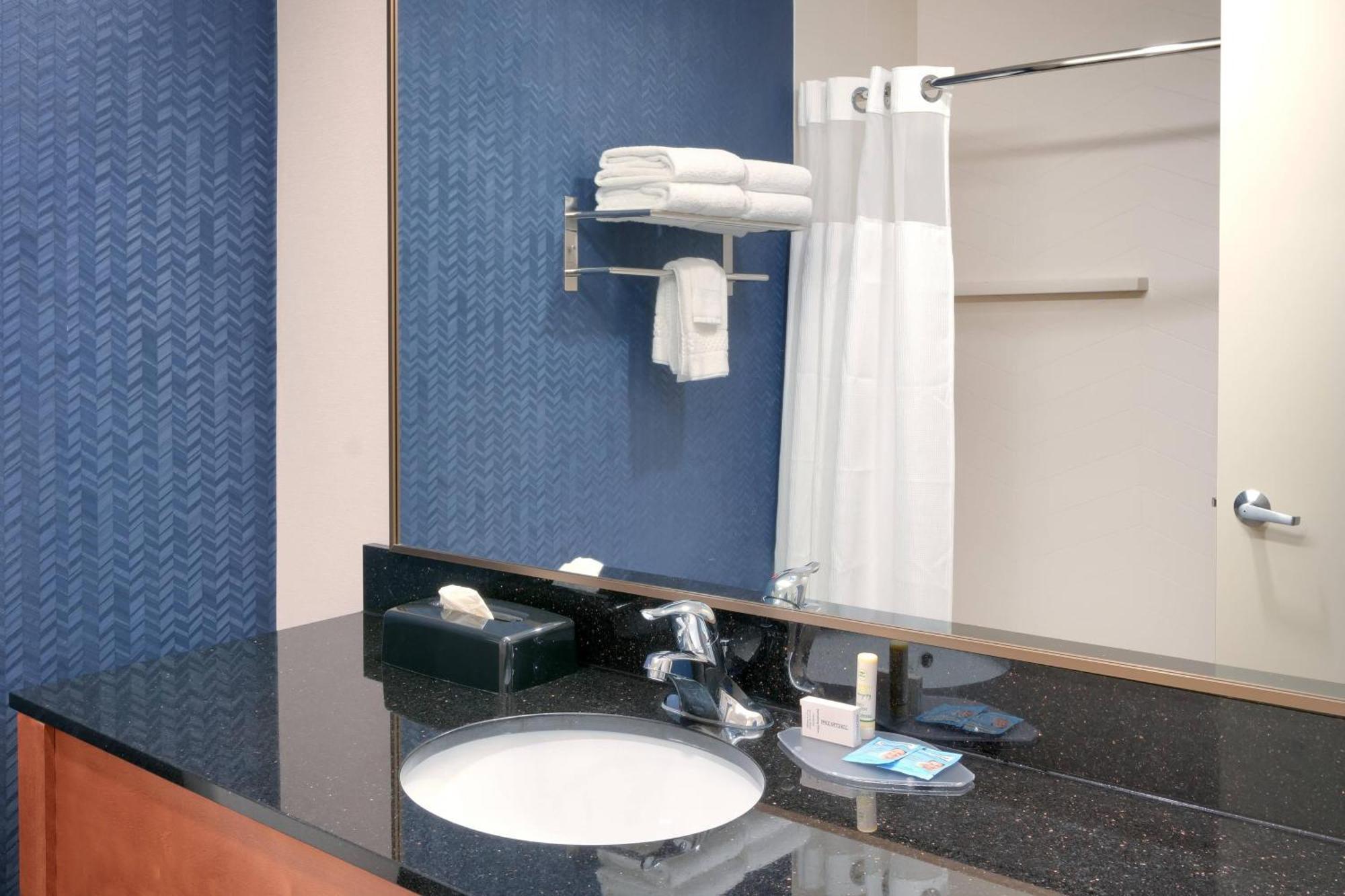 Fairfield Inn & Suites Seattle Bellevue/Redmond Bagian luar foto